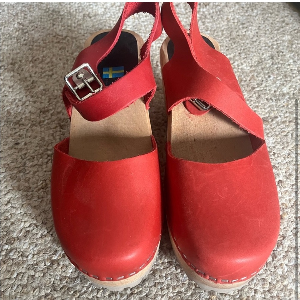 MIA Alba clogs.